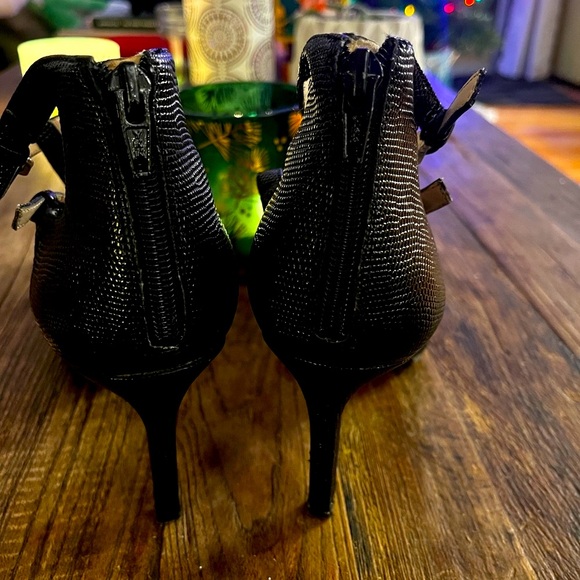 Nine West Black Heels with Stiletto Design and Ankle Straps - Picture 3 of 6